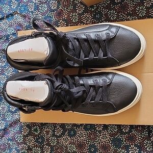 UGG Olli high top sneaker size 6.5 Leather